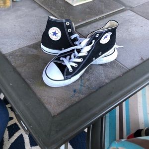 Girls all star converse 🙂